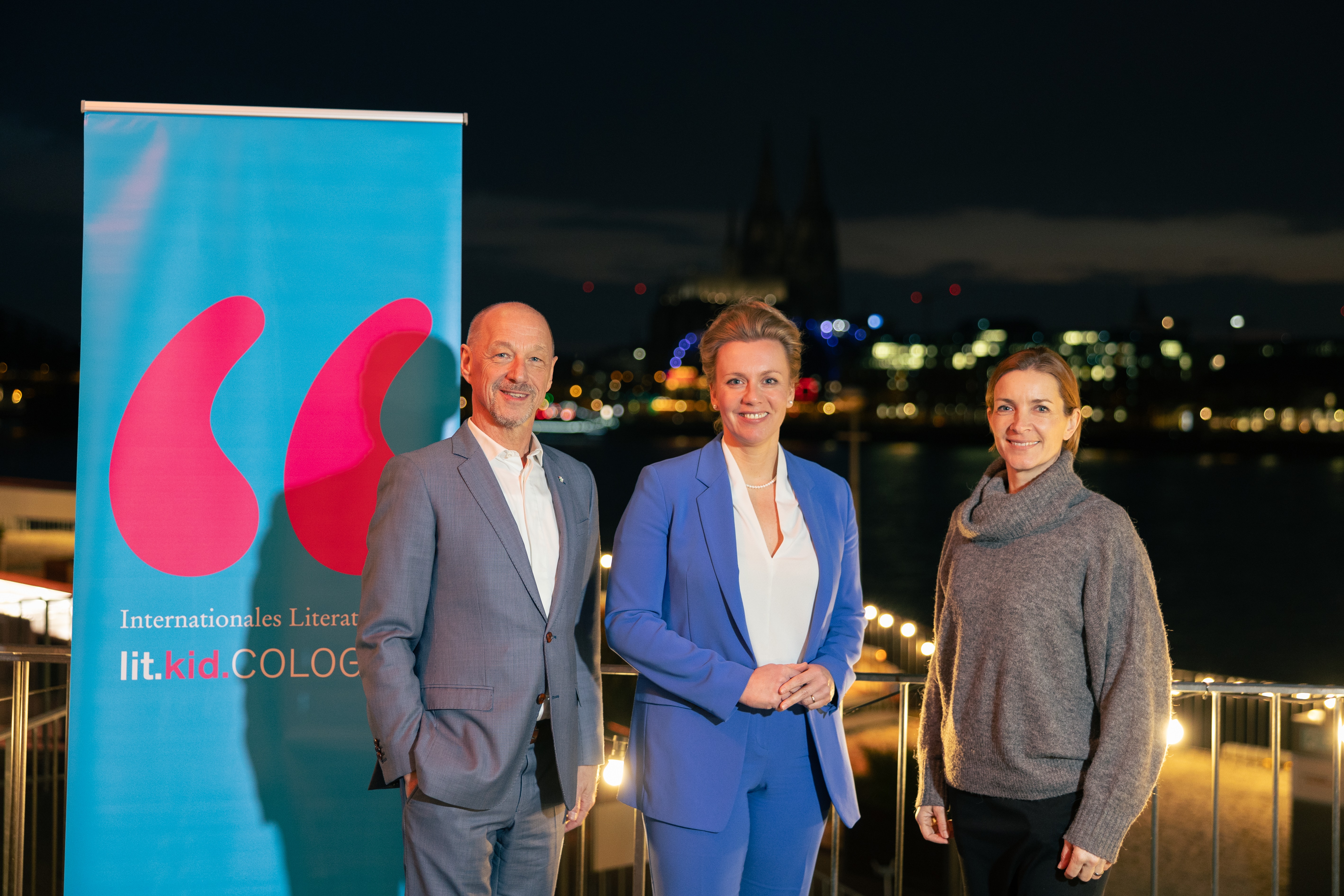 lit.COLOGNE-Festivalleiter Rainer Osnowski, Ina Brandes, Ministerin für Kultur und Wissenschaft des Landes Nordrhein-Westfalen, Angela Furtkamp, Leiterin des Kinder- und Jugendprogramms der lit.COLOGNE