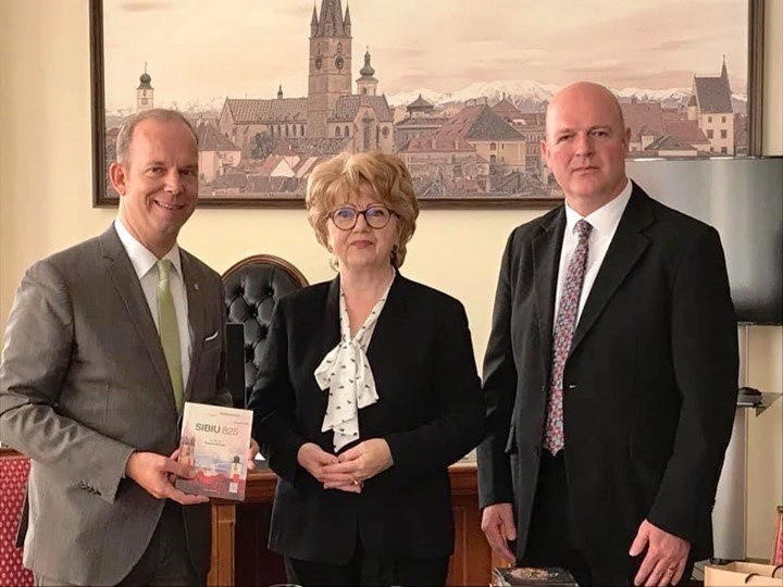 Von links nach rechts: Heiko Hendriks, Bürgermeisterin Astrid Fodor, Rainer Lehni