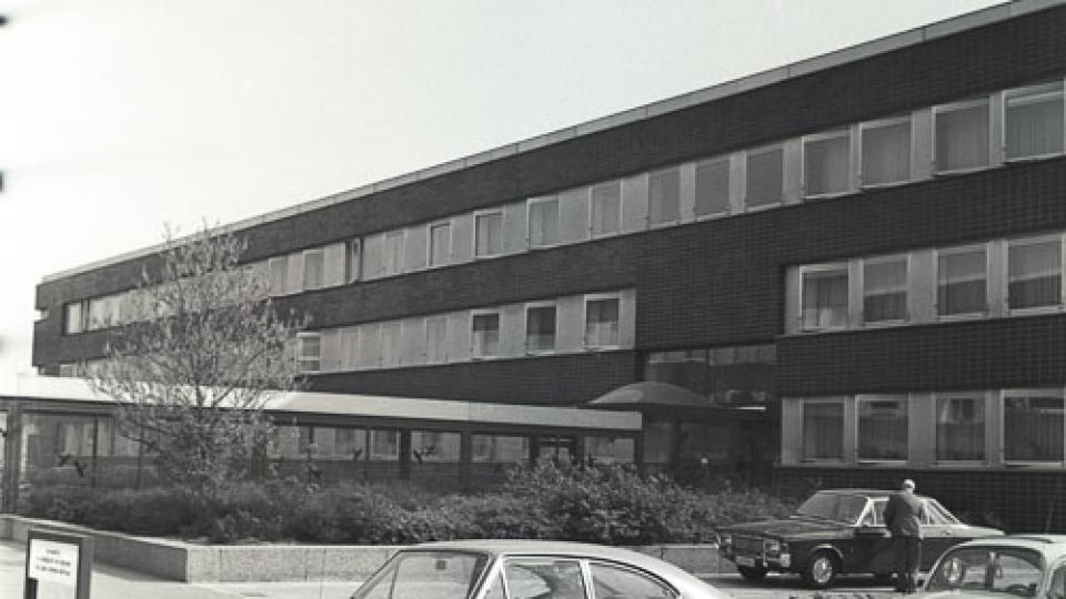 Schwarz-Weiß-Foto: Ansicht des Ministeriums in den 1970er